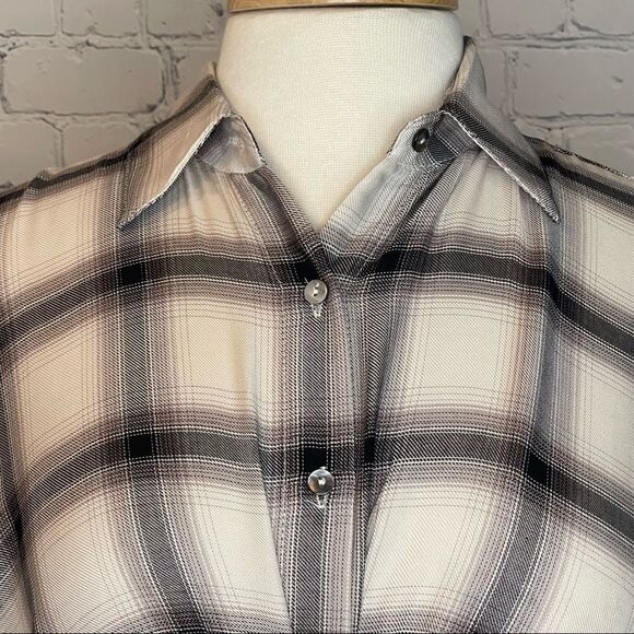 Olivaceous Knot Front Top - Picture 2 of 9